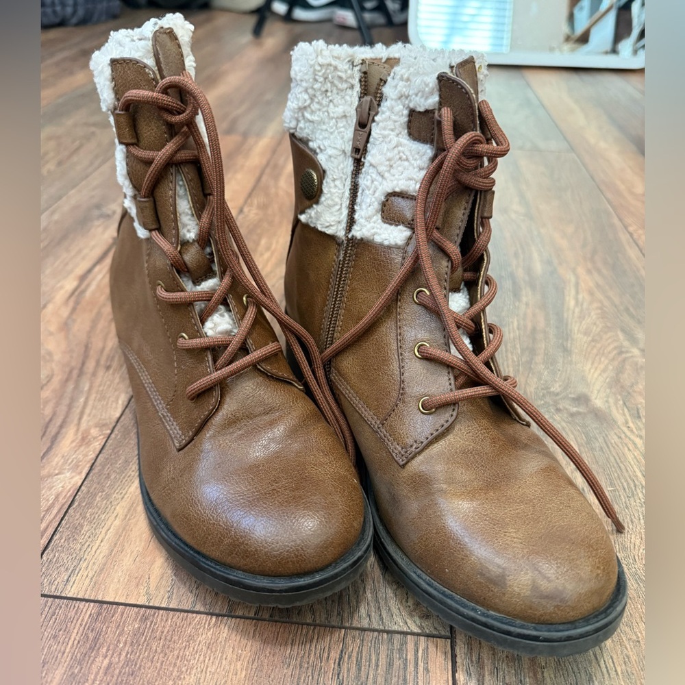 Winter boots size 8